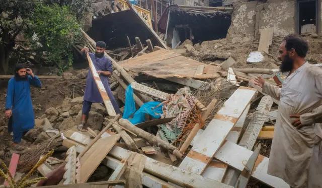 Terremoto no Afeganistão deixa mais de 1.400 mortos e 3,2 mil feridos
