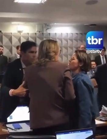 Bate-boca entre Coronel Fernanda e Leila Barros marca CPI do INSS
