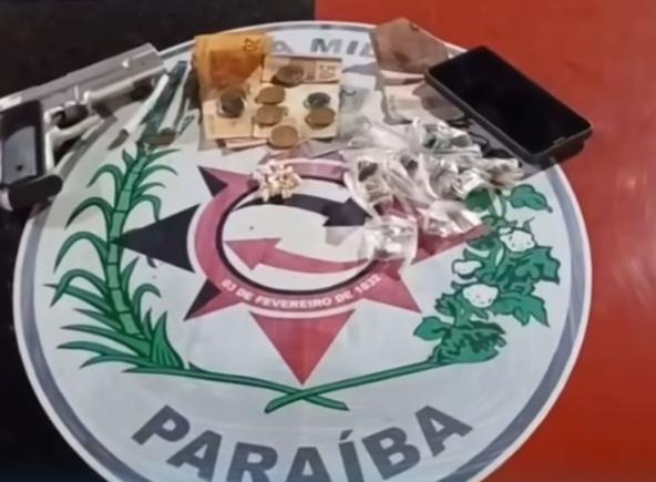 PM frustra assalto e apreende adolescente com drogas em Mulungu