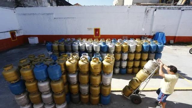 Procon divulga variação de preços de gás e combustíveis em Santa Rita