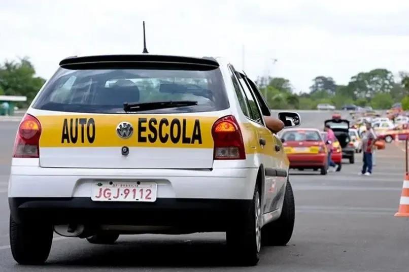 Lula estuda fim da obrigatoriedade de autoescola para tirar CNH