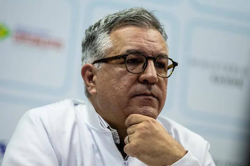 Ministro da Saúde alerta sobre risco de metanol em bebidas destiladas