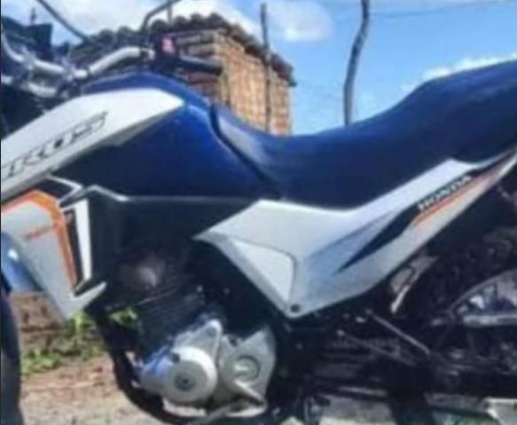 Polícia recupera moto roubada em Curral de Cima durante operação do 4º BPM
