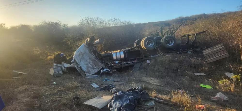 Caminhoneiro morre após acidente na BR-230, na Serra de Santa Luzia