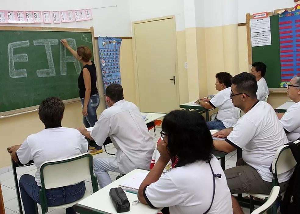 MP pede suspensão de cursos EJA a distância na Paraíba
