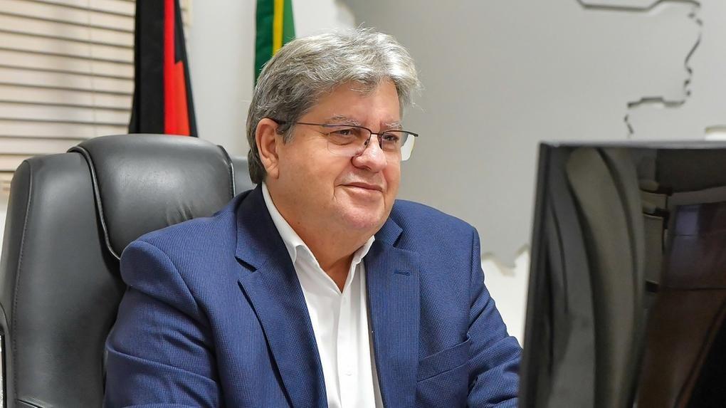 Governador João Azevêdo passa por cirurgia e deve ter alta em 48h
