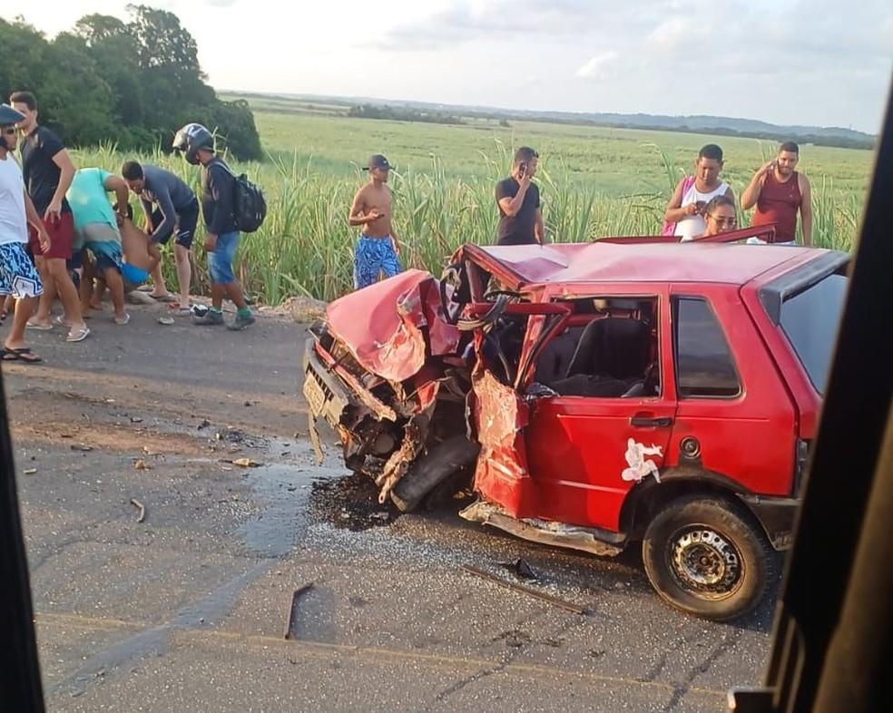 Dez pessoas ficam feridas em acidente na PB-044 em Caaporã
