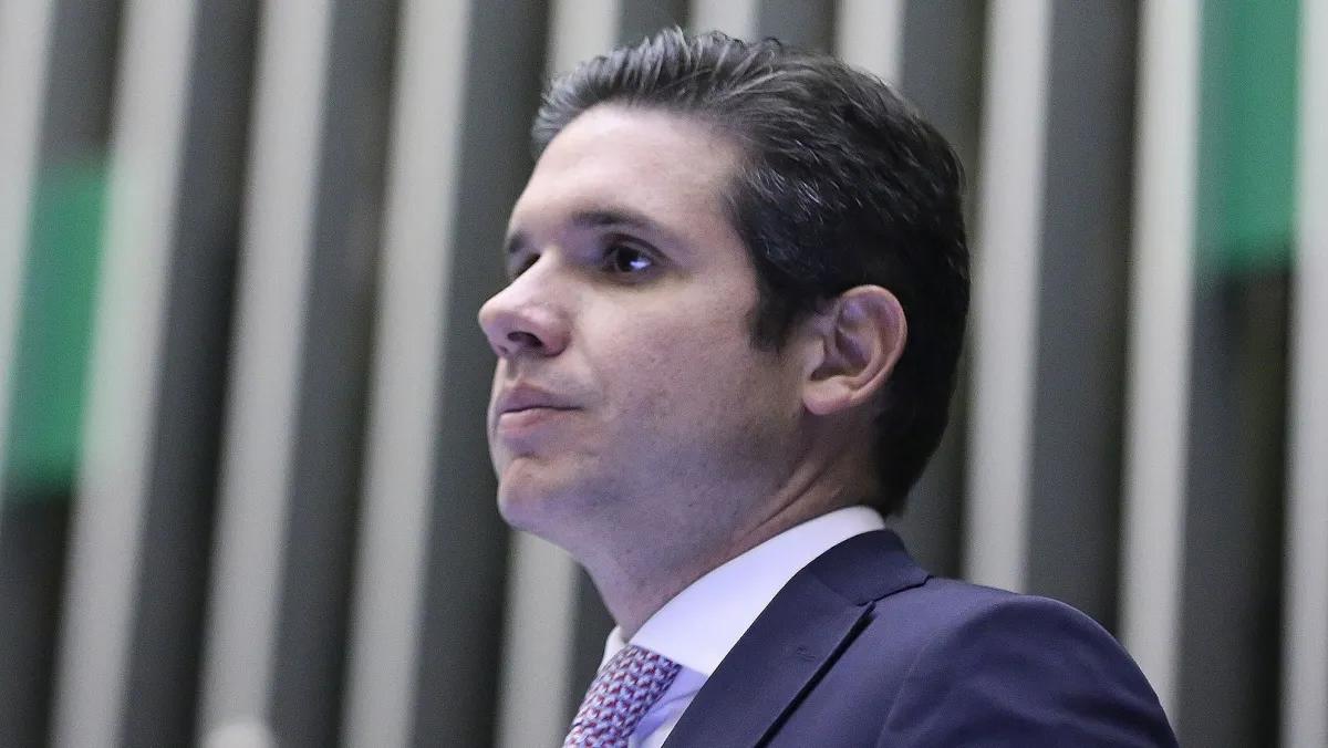 Hugo Motta cobra agenda e defende diálogo após impasse do IOF