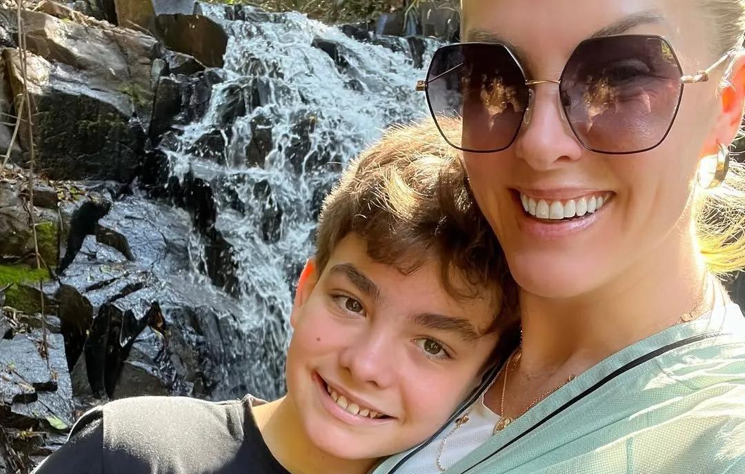 Ana Hickmann se declara ao filho e fala sobre planos de ter mais filhos