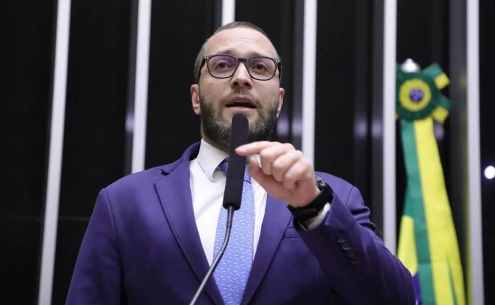 Alexandre de Moraes inclui Filipe Barros em inquérito do STF