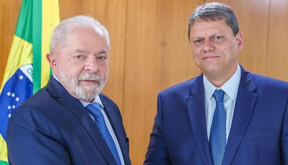 Lula tem 43,9% e Tarcísio 37,6% em cenário de 2º turno, diz CNT/MDA