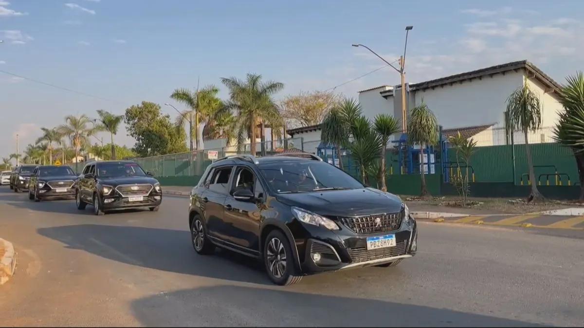 Bolsonaro deixa prisão domiciliar para cirurgia de pele em hospital de Brasília
