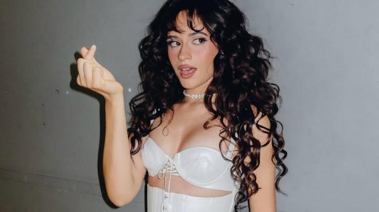 Camila Cabello celebra passagem pelo Brasil e encanta fãs em São Paulo