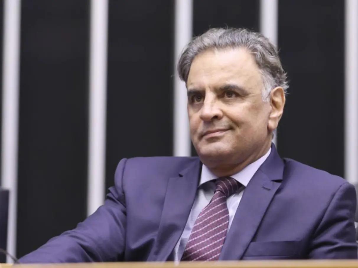 Aécio Neves defende revisão de penas dos atos de 8 de Janeiro