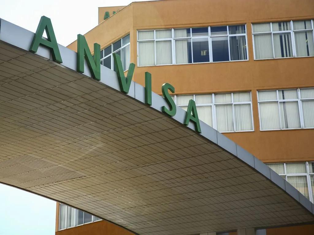 Anvisa suspende whey, creatina, cúrcuma e chá verde irregulares