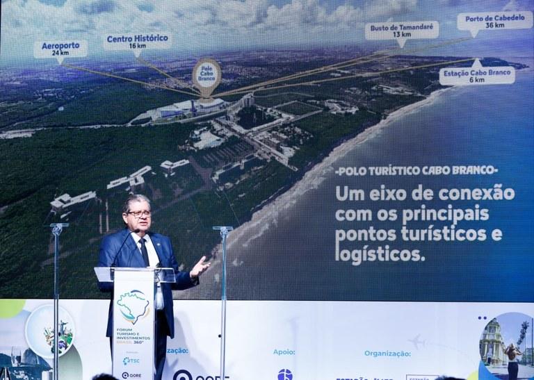 João Azevêdo apresenta Polo Cabo Branco no Fórum Turismo Brasil